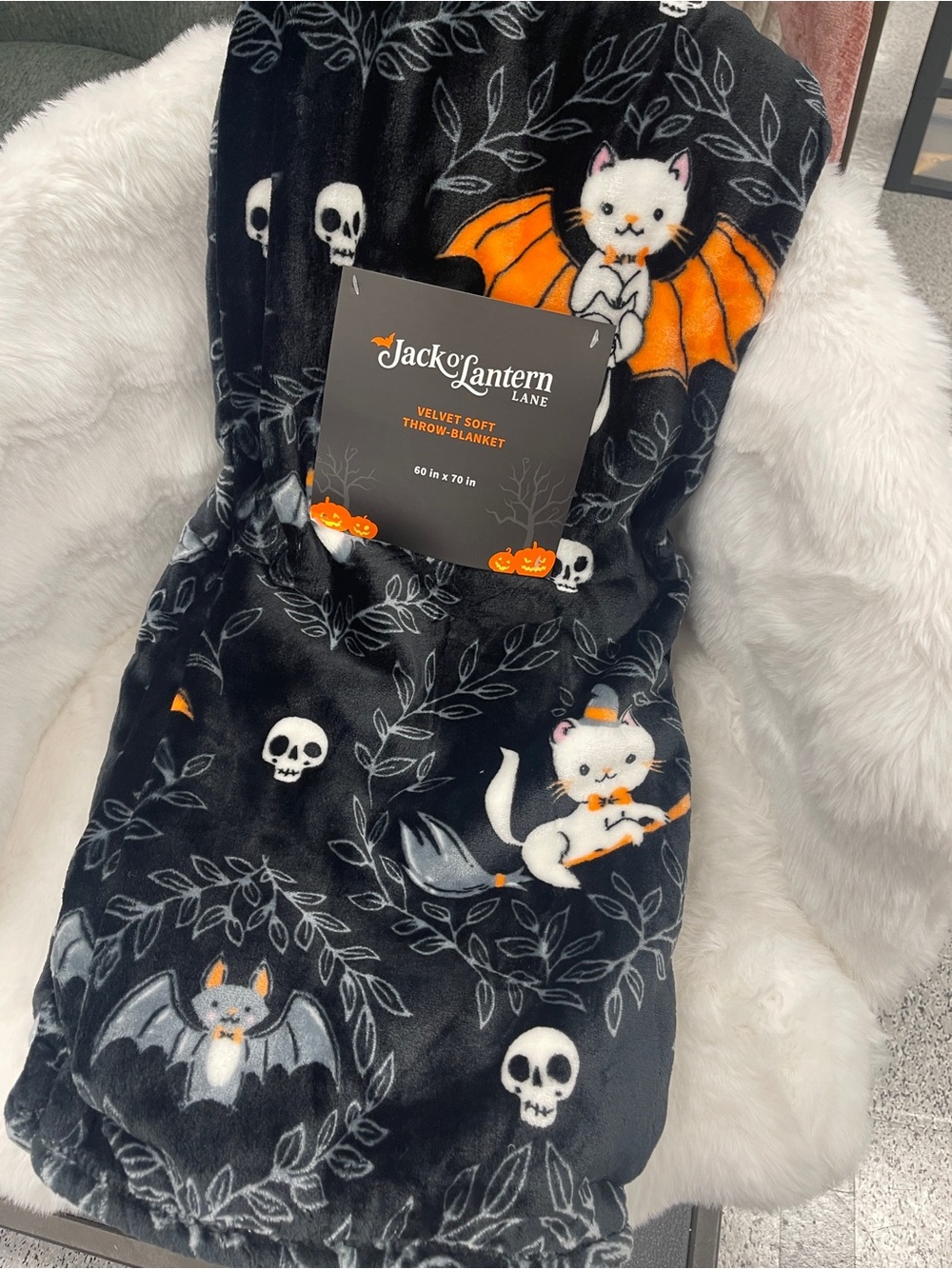 Halloween Witch Cats & Bat Cats White Cat Skull Bat Plush Blanket 60”x70 NWT